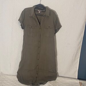 Olive Green Midi Shirt Dress Teddi Rose. Earthy, Simple, Preppy, Relaxed.